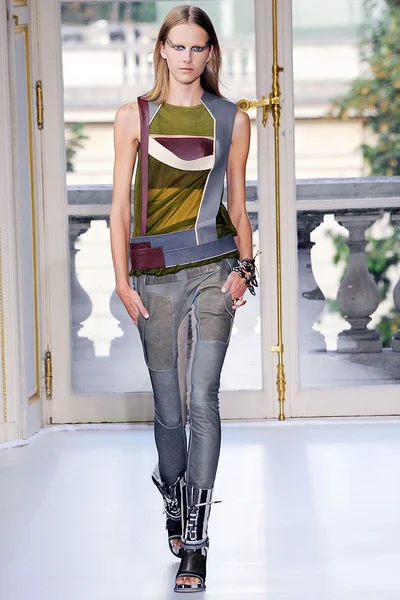Look 30